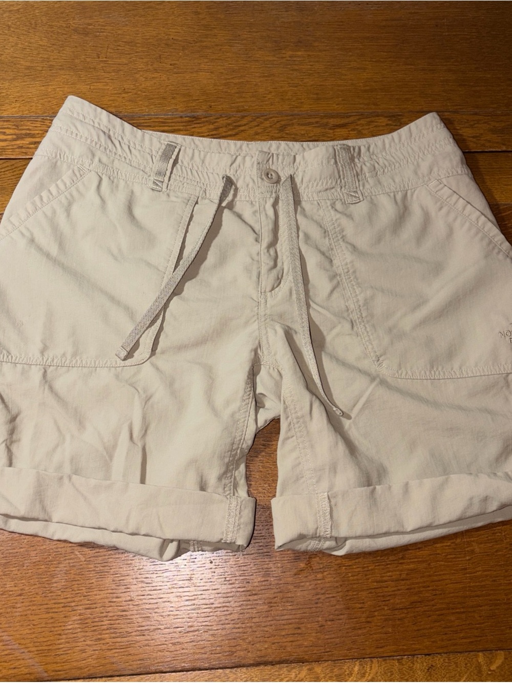 The North Face Women's Cream Drawstring Roll-Cuff Shorts